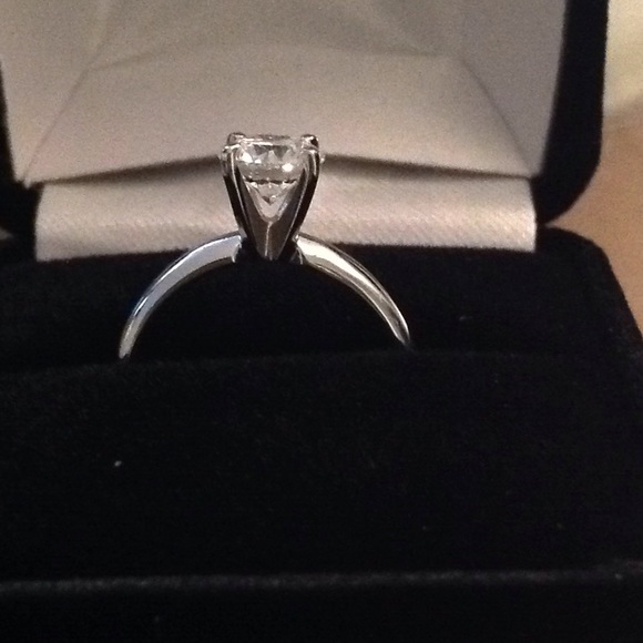 Diamond engagement ring - Picture 3 of 7